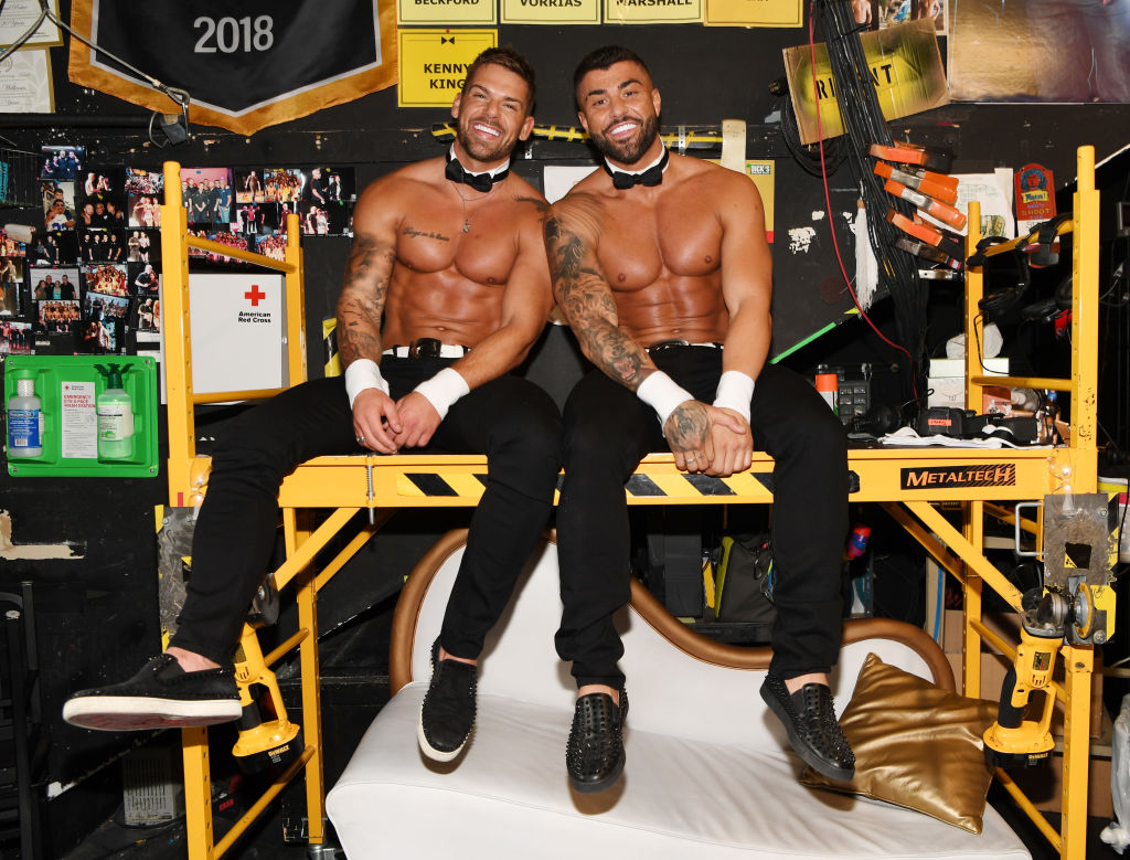 Джосс Муни и Роган О'Коннор из MTV за кулисами в Chippendales Дениз Тр...