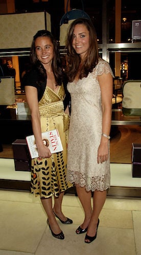 Kate is photographed with her sister, Pippa Middleton, during her split from William in 2007