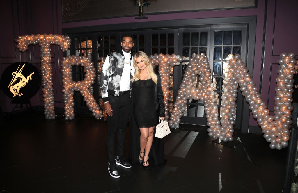 Khloé Kardashian and Tristan Thompson in front of a balloon sculpture