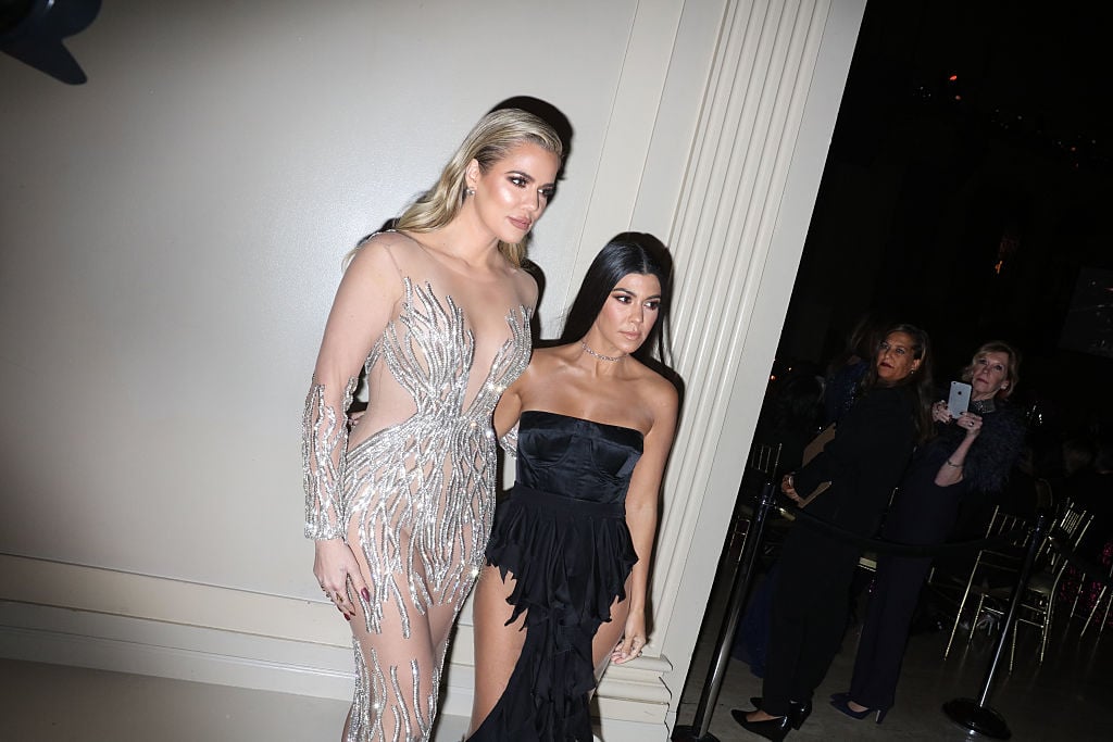  Khloé Kardashian and Kourtney Kardashian in 2016