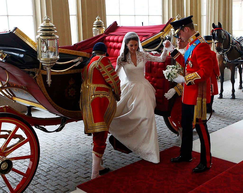 Prince William and Kate Middleton arrive at Buckingham Palace following royal wedding