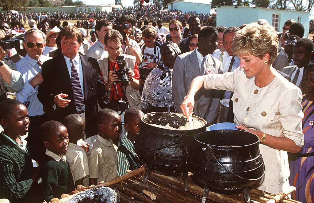 Princess Diana served children food in Zimbabwe, 1993