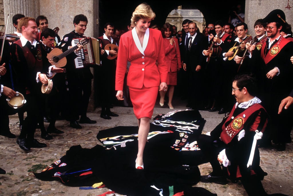 Princess Diana meets with students in Spain