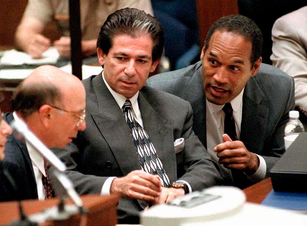 O.J. Simpson (R) consulting with friend Robert Kardashian (C) and Alvin Michelson (L), the attorney representing Kardashian