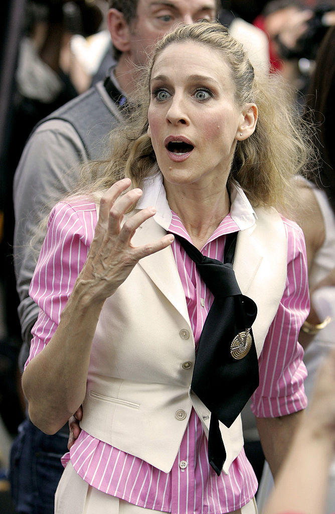 Sarah Jessica Parker as Carrie Bradshaw on location for "Sex and the City: The Movie"