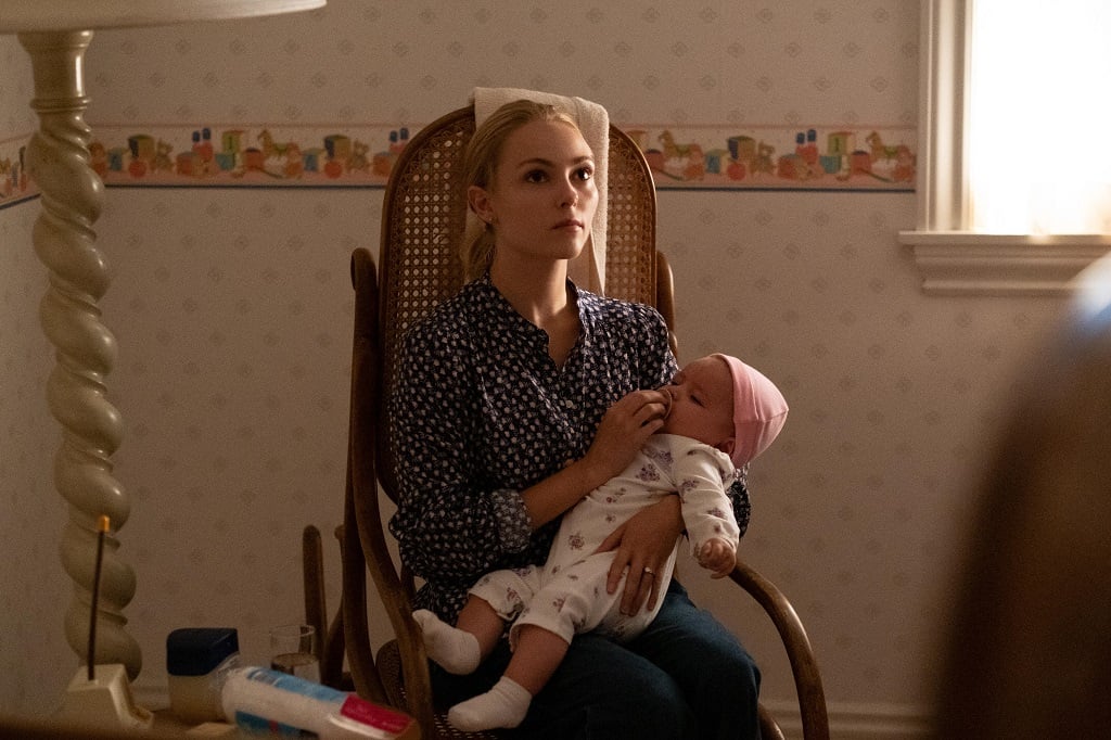 AnnaSophia Robb as young Elena in 'Little Fires Everywhere' 