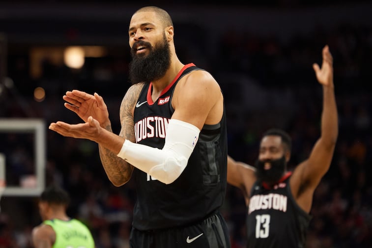 Tyson Chandler playing basketball