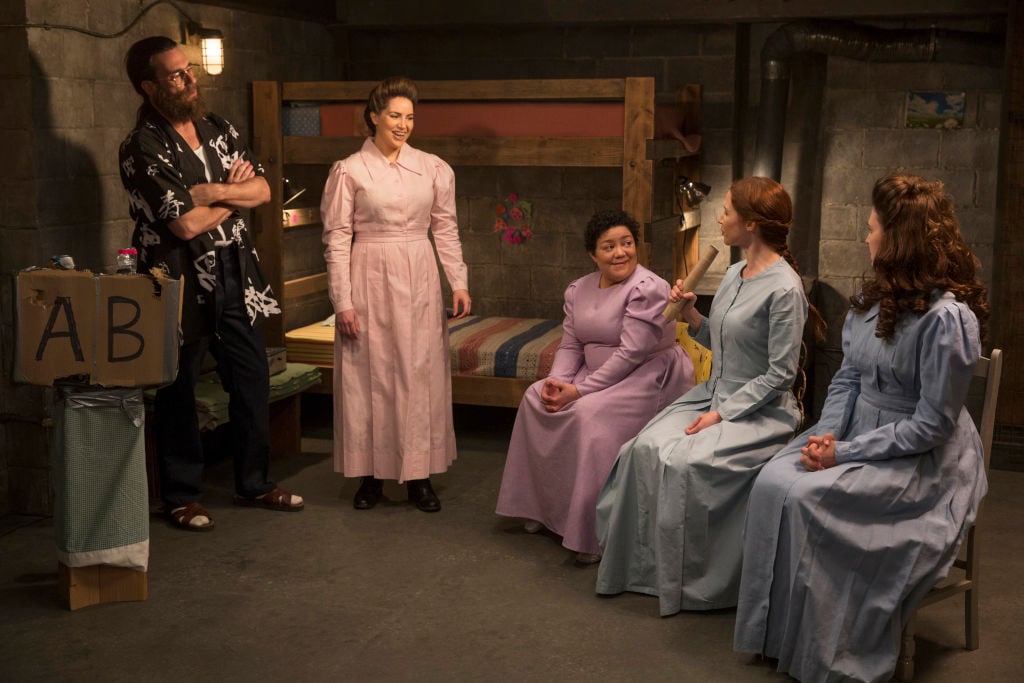 Jon Hamm as Reverend Richard Wayne Gary Wayne, Sara Chase as Cyndee, Sol Miranda as Donna Maria Nuñez, Ellie Kemper as Kimmy Schmidt, Lauren Adams as Gretchen