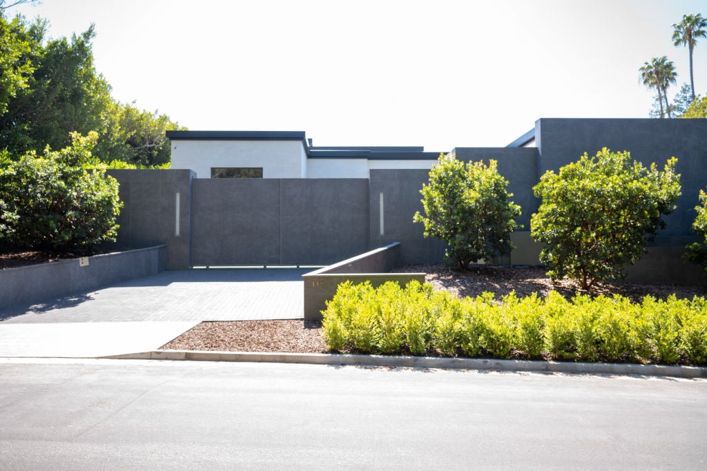 An outside view of the $36.5 million dollar home Kylie Jenner reportedly purchased in April.| RBL/Bauer-Griffin/GC Images