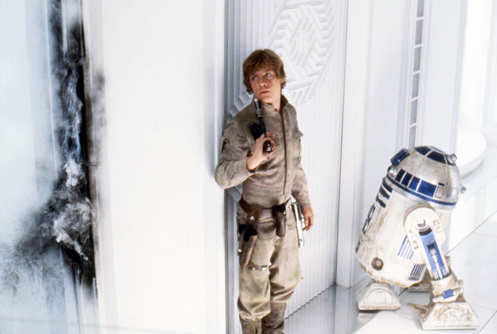 American actor Mark Hamill and British Kenny Baker on the set of 'Star Wars: Episode V - The Empire Strikes Back'