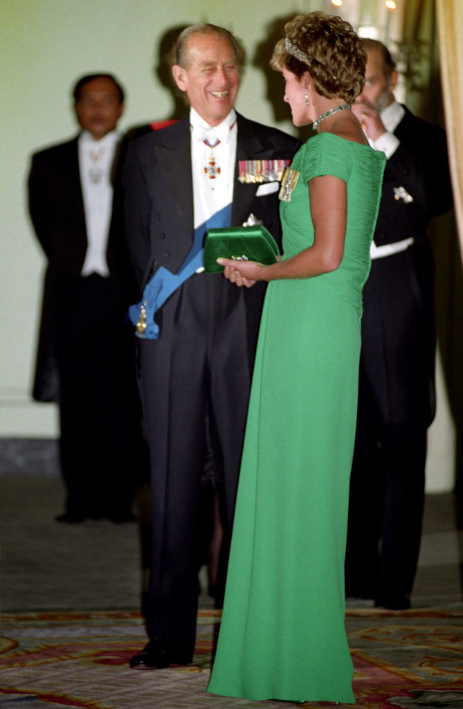 Prince Philip and Princess Diana talk at a banquet for Queen Elizabeth II