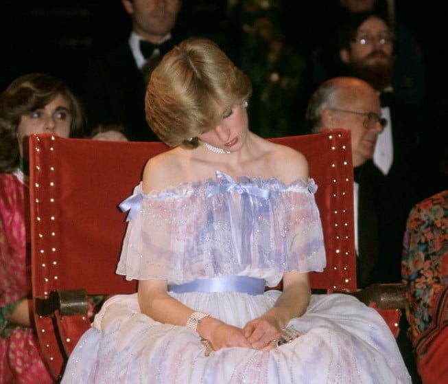 Princess Diana Was Hiding a Big Secret When Photographers Caught Her ...