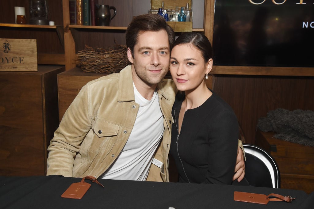 Sophie Skelton and Richard Rankin