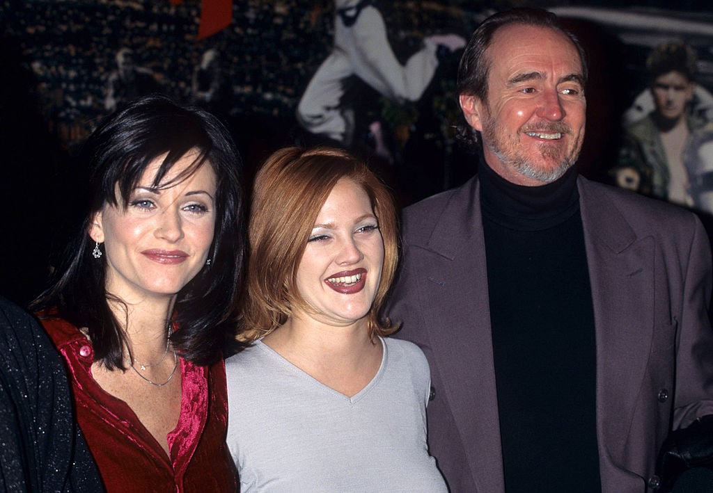 Courteney Cox, Drew Barrymore, and Wes Craven during a 'Scream' event