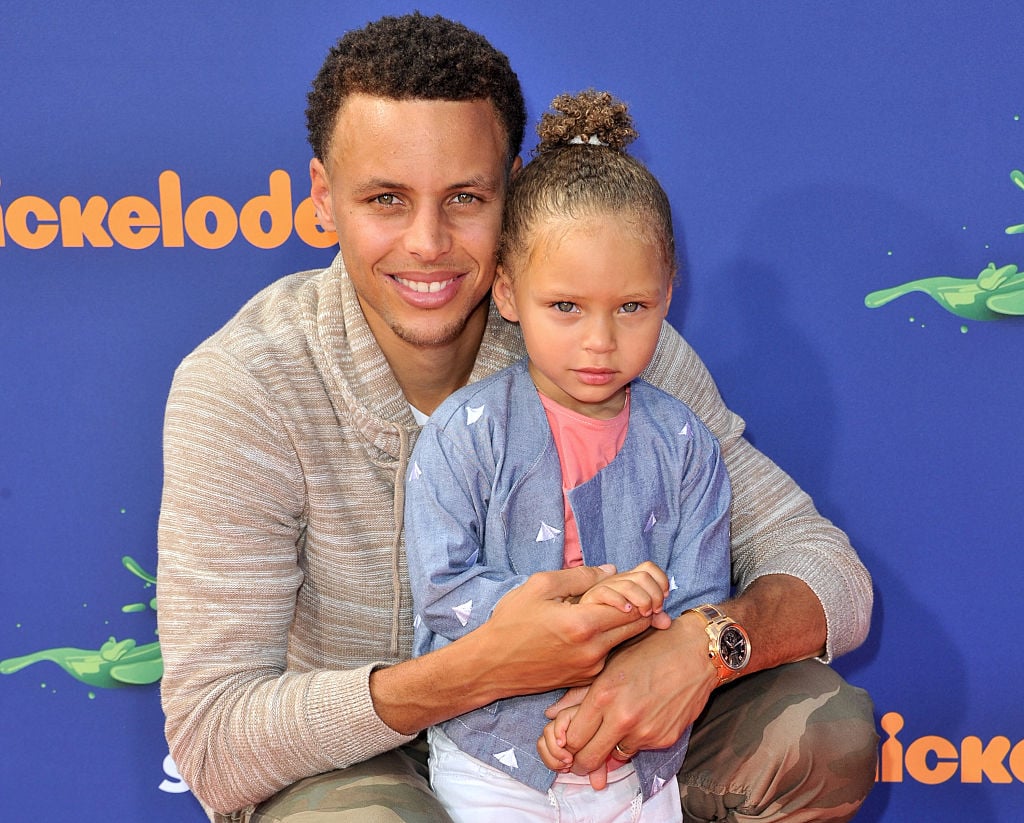 Steph Curry with his daughter Riley