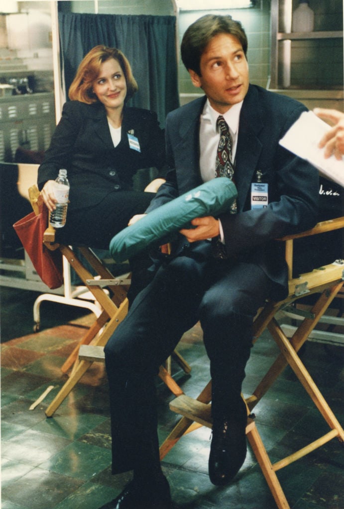 David Duchovny and Gilian Anderson on the set of The X-Files