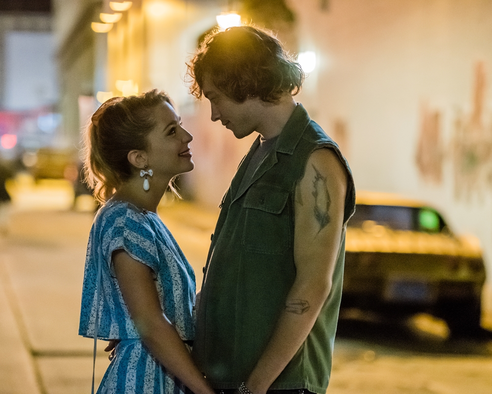 Valley Girl: Josh Whitehouse and Jessica Rothe