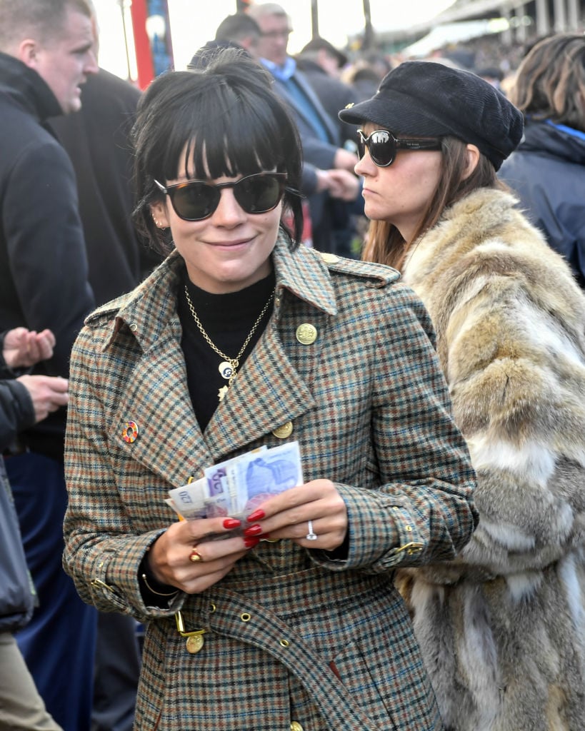Lily Allen wearing sunglasses