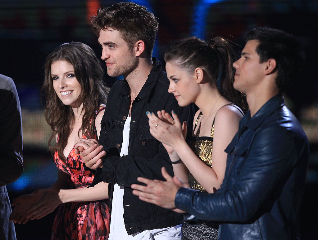 Anna Kendrick with the Twilight cast | Christopher Polk/Getty Images