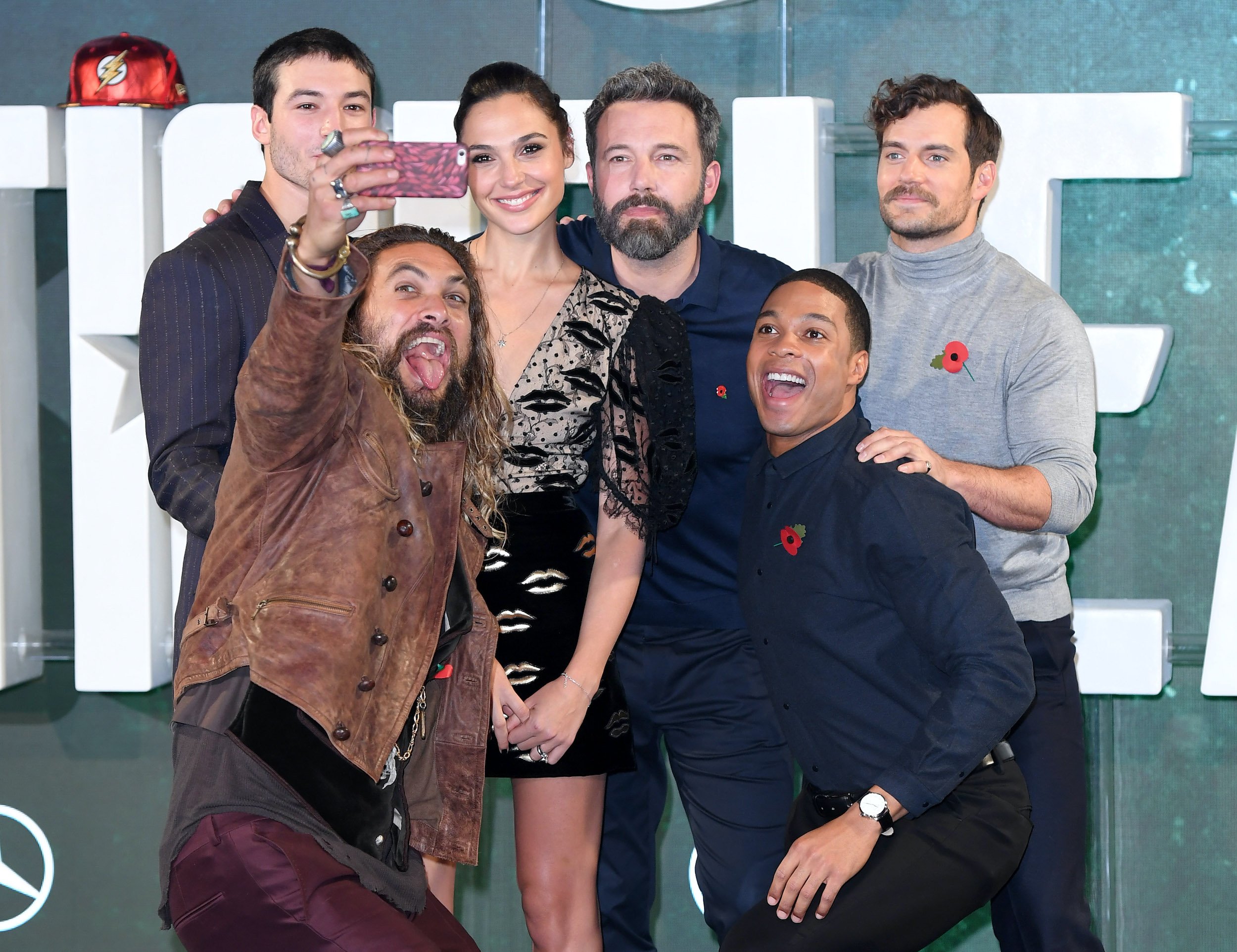 Ezra Miller, Jason Momoa, Gal Gadot, Ben Affleck, Ray Fisher and Henry Cavill attend the 'Justice League' photocall at The College