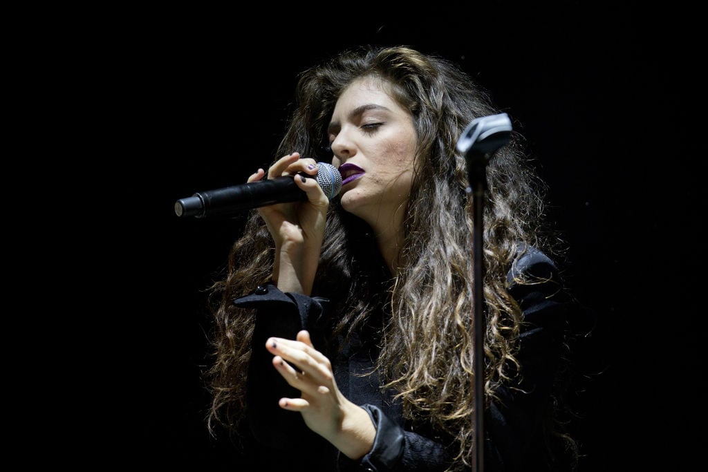 Lorde show support of teh Black Lives Matter Movement