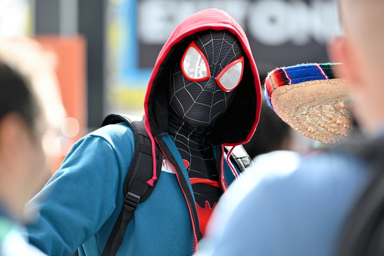 A fan cosplaying as Miles Morales