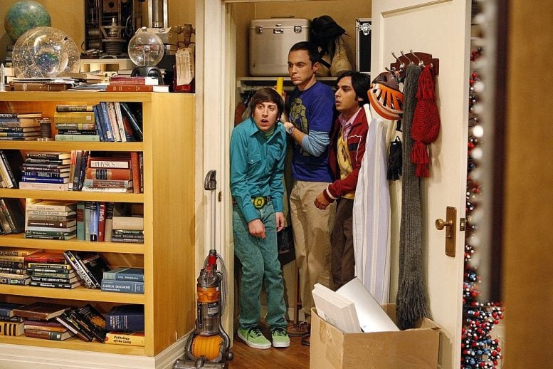 Raj (Kunal Nayyar, right) helps Sheldon (Jim Parsons, center) and Howard (Simon Helberg, left) attempt to resolve a wager over the species of a cricket