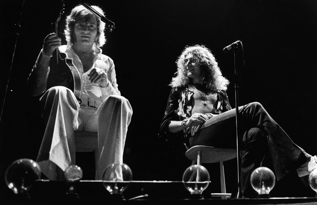 Robert Plant and John Paul Jones on stage