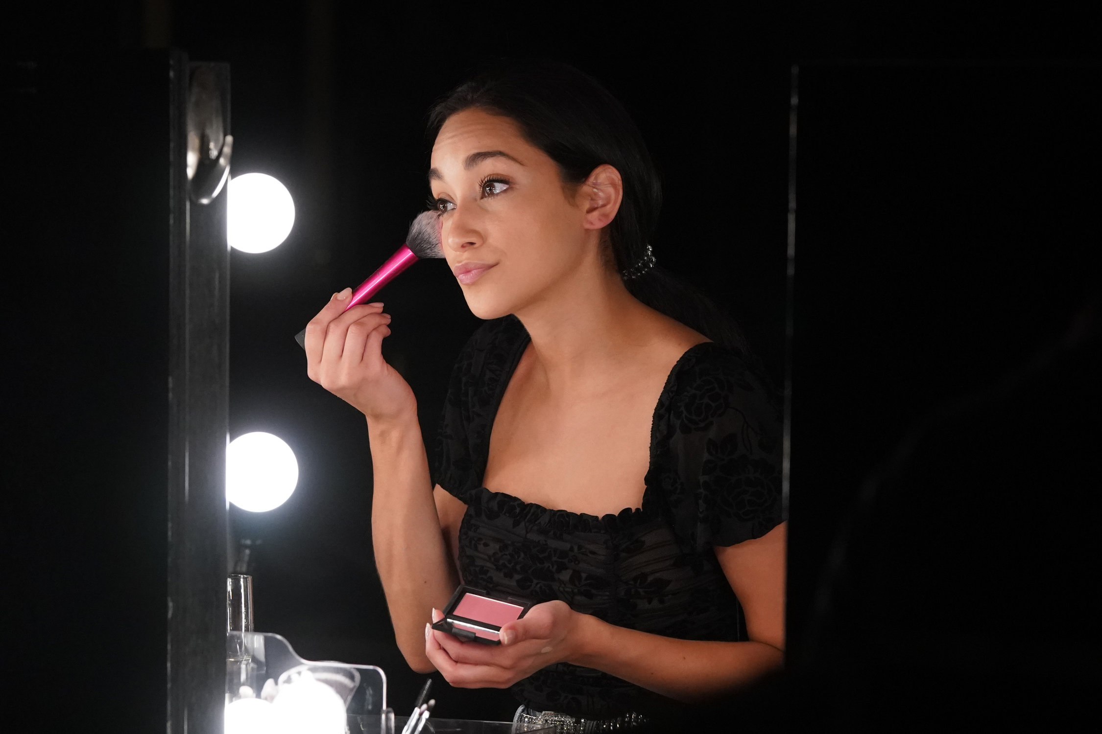 Victoria Fuller putting on makeup