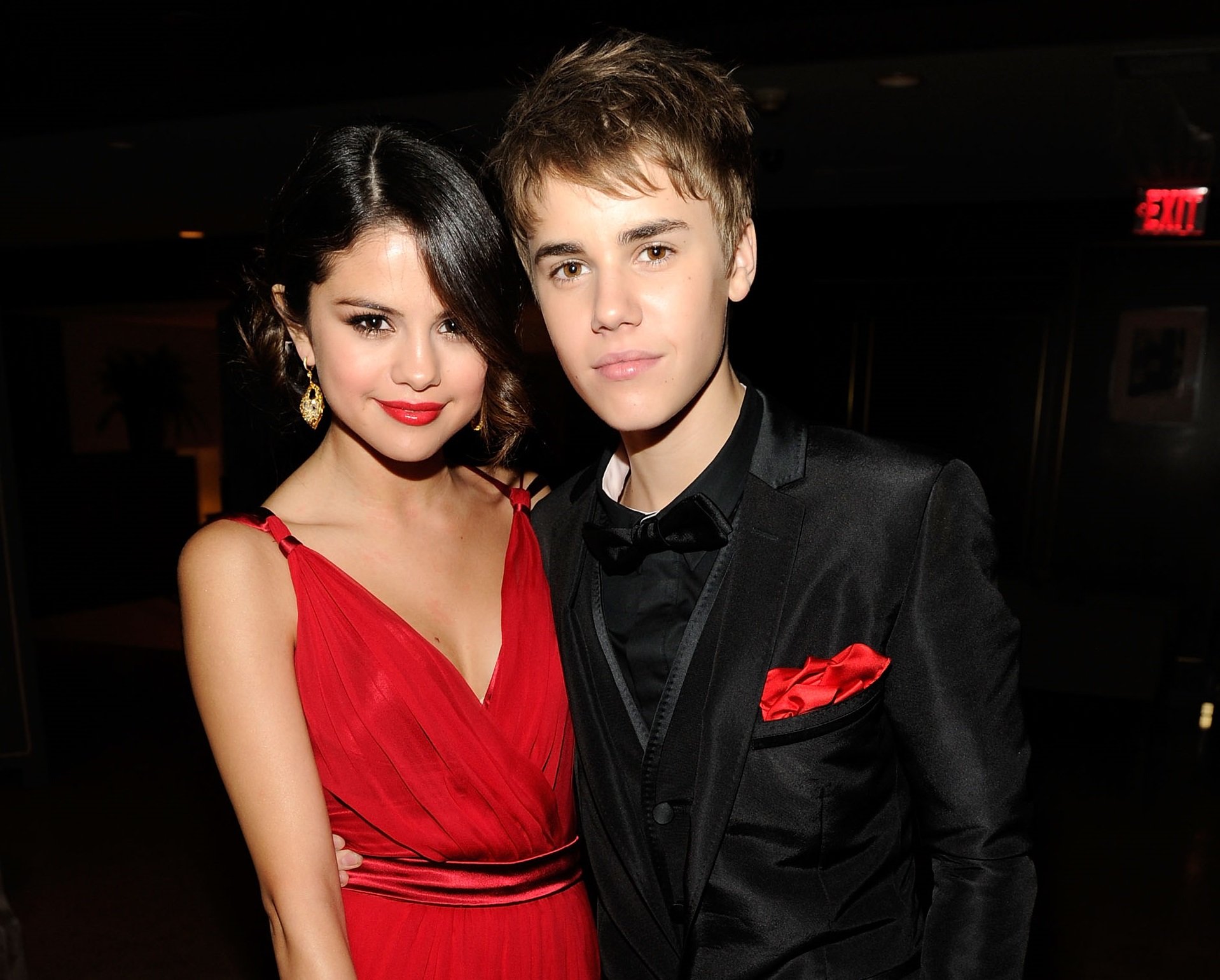 Selena Gomez and Justin Bieber attend the 2011 Vanity Fair Oscar Party
