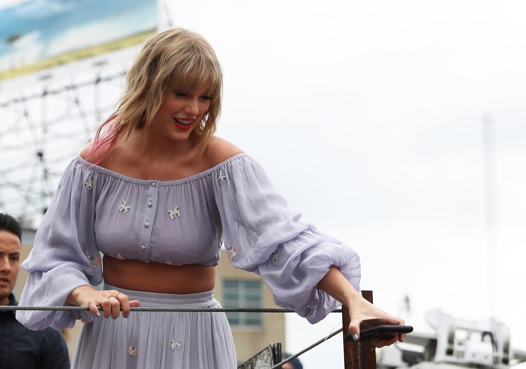 Taylor Swift surprises fans on April 25, 2019 in Nashville, Tennessee. 