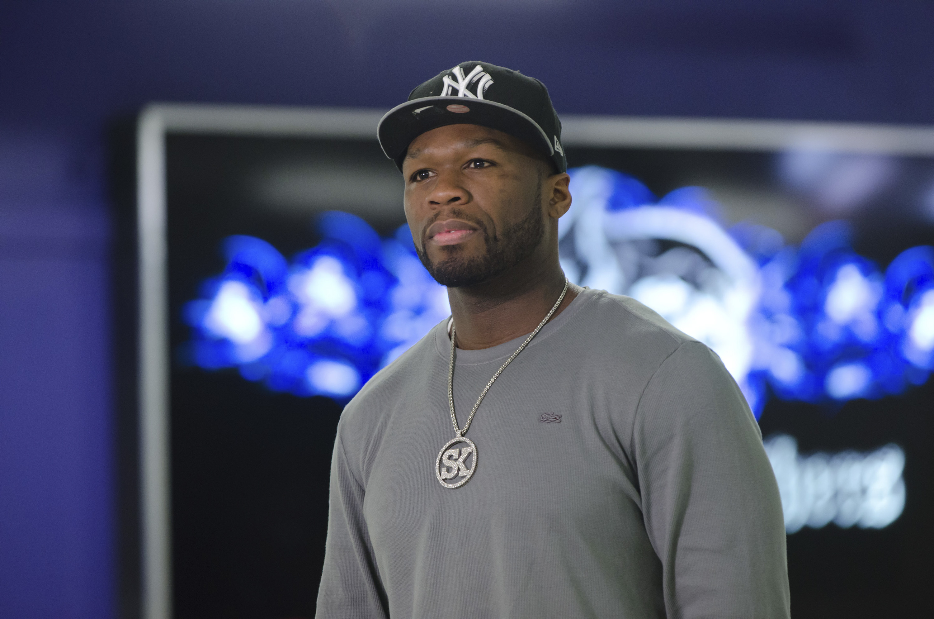 50 Cent wearing a necklace