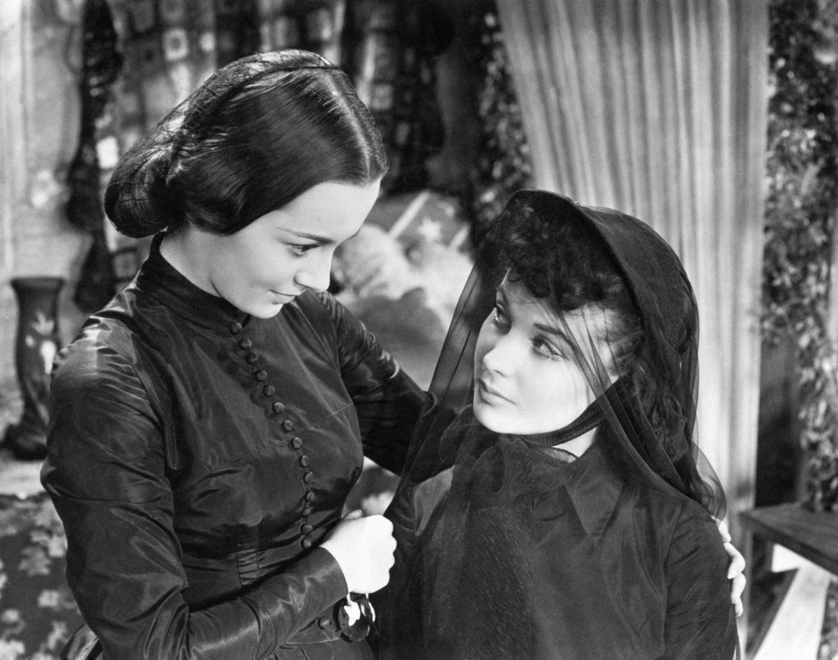 Olivia de Havilland (left) with Vivian Leigh in a scene from 'Gone With The Wind'