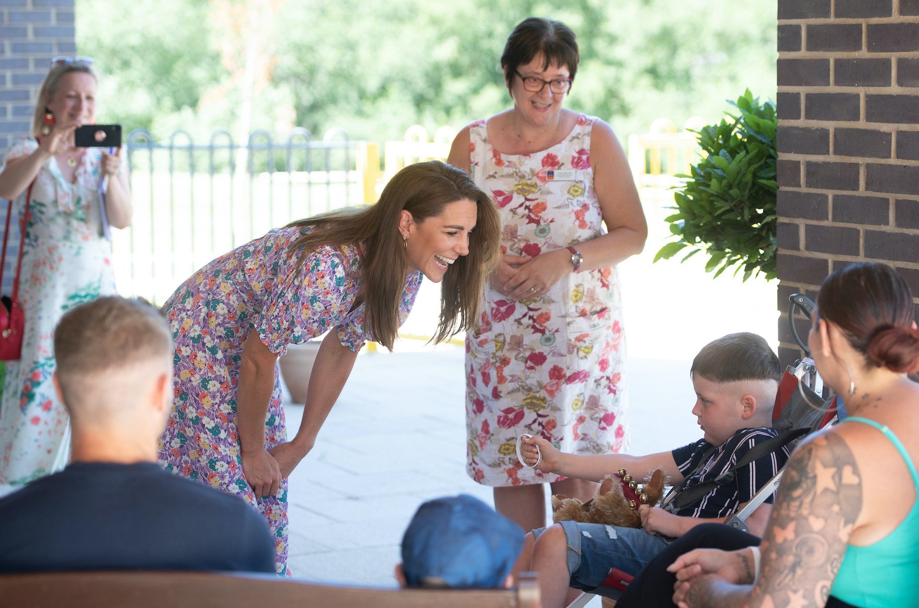 Kate Middleton meets a family visiting EACH Hospice