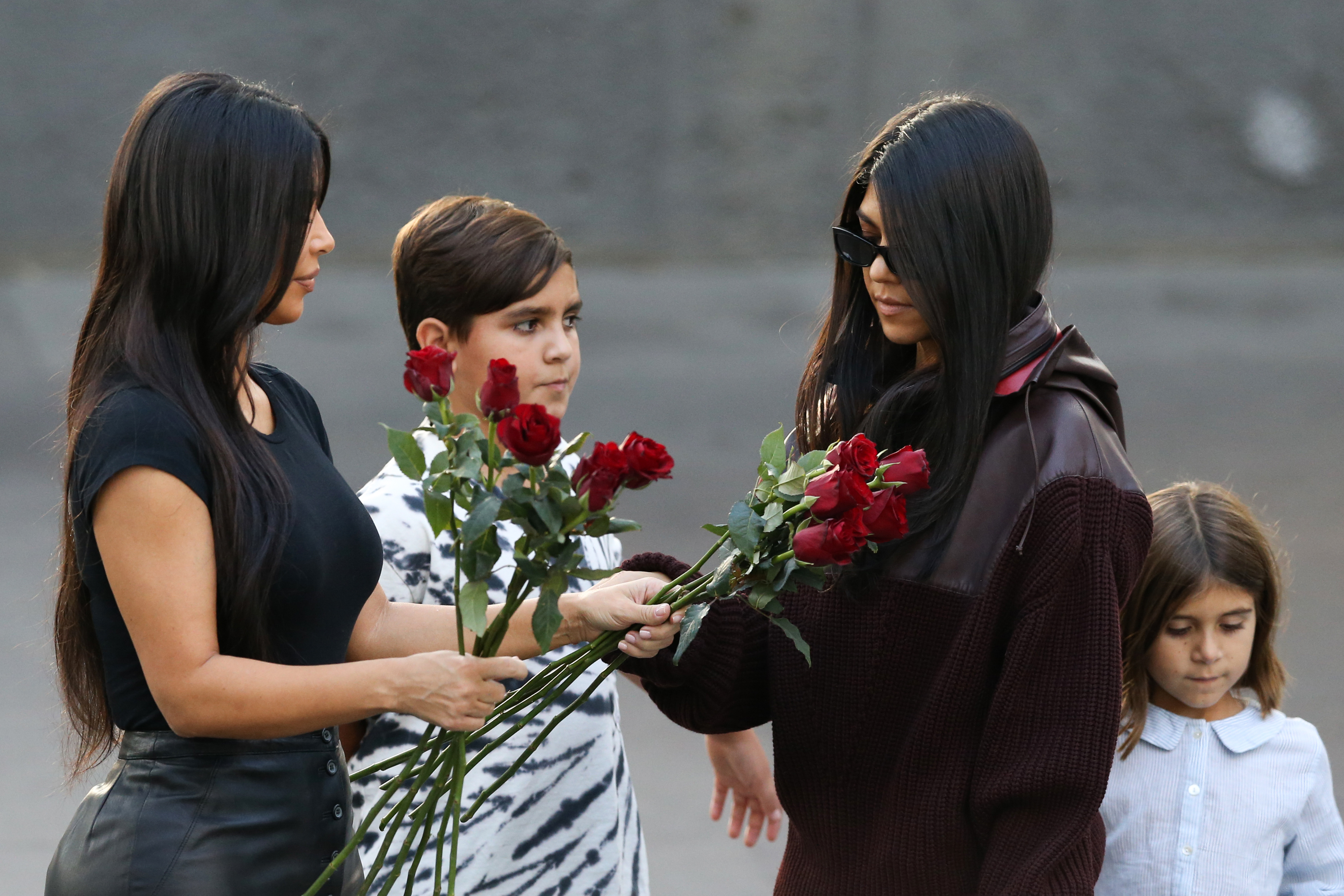 Kourtney Kardashian with her sister and kids