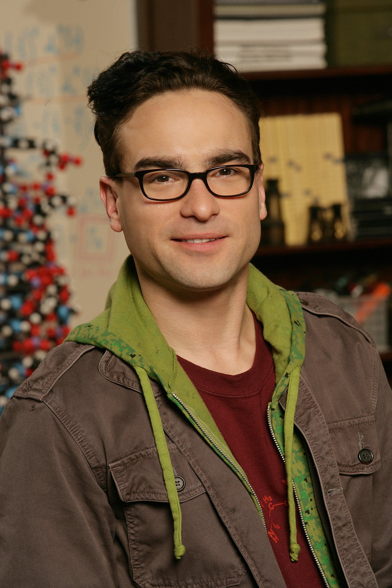 Johnny Galecki as Leonard Hofstadter 