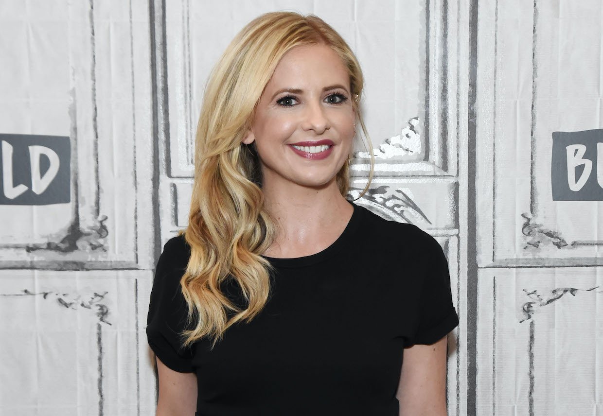 Sarah Michelle Gellar poses for photos at the 2018 Build Series