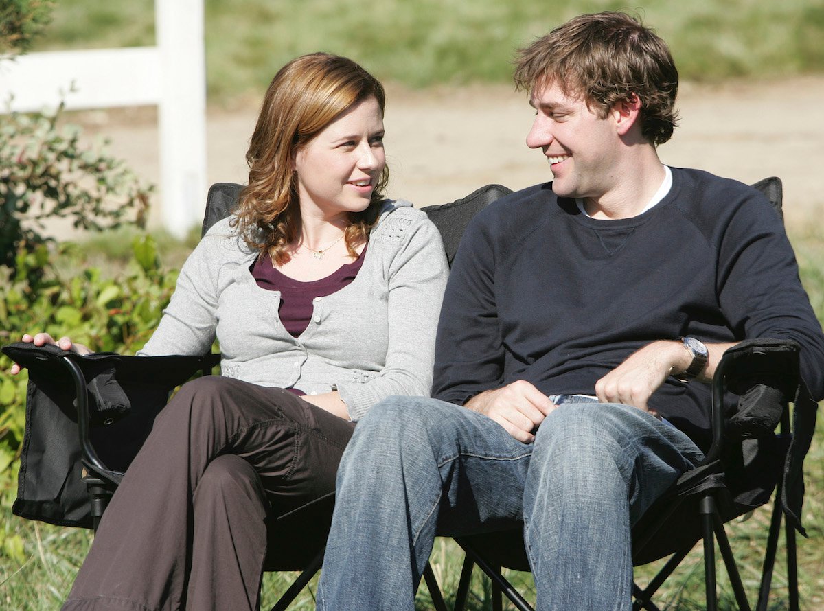 Jenna Fischer as Pam Beesly and John Krasinski as Jim Halpert