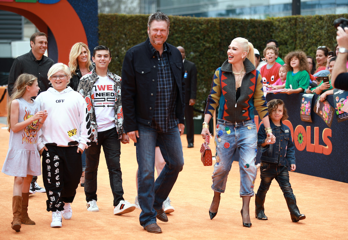 (L-R) Zuma Nesta Rock Rossdale, Kingston Rossdale, Blake Shelton, Gwen Stefani, and Apollo Bowie Flynn Rossdale