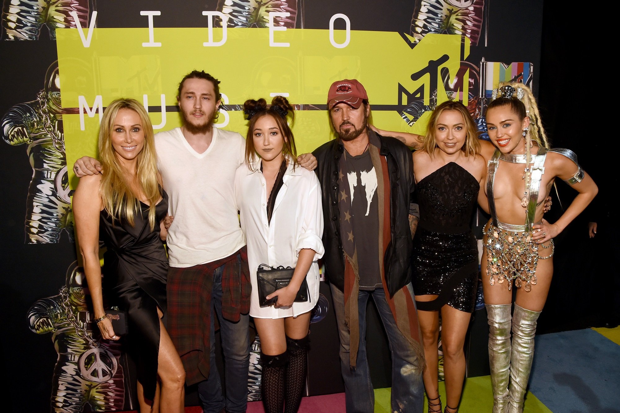 (L-R) Tish Cyrus, Braison Cyrus, Noah Cyrus, Billy Ray Cyrus, Brandi Cyrus, and Miley Cyrus attend the 2015 MTV Video