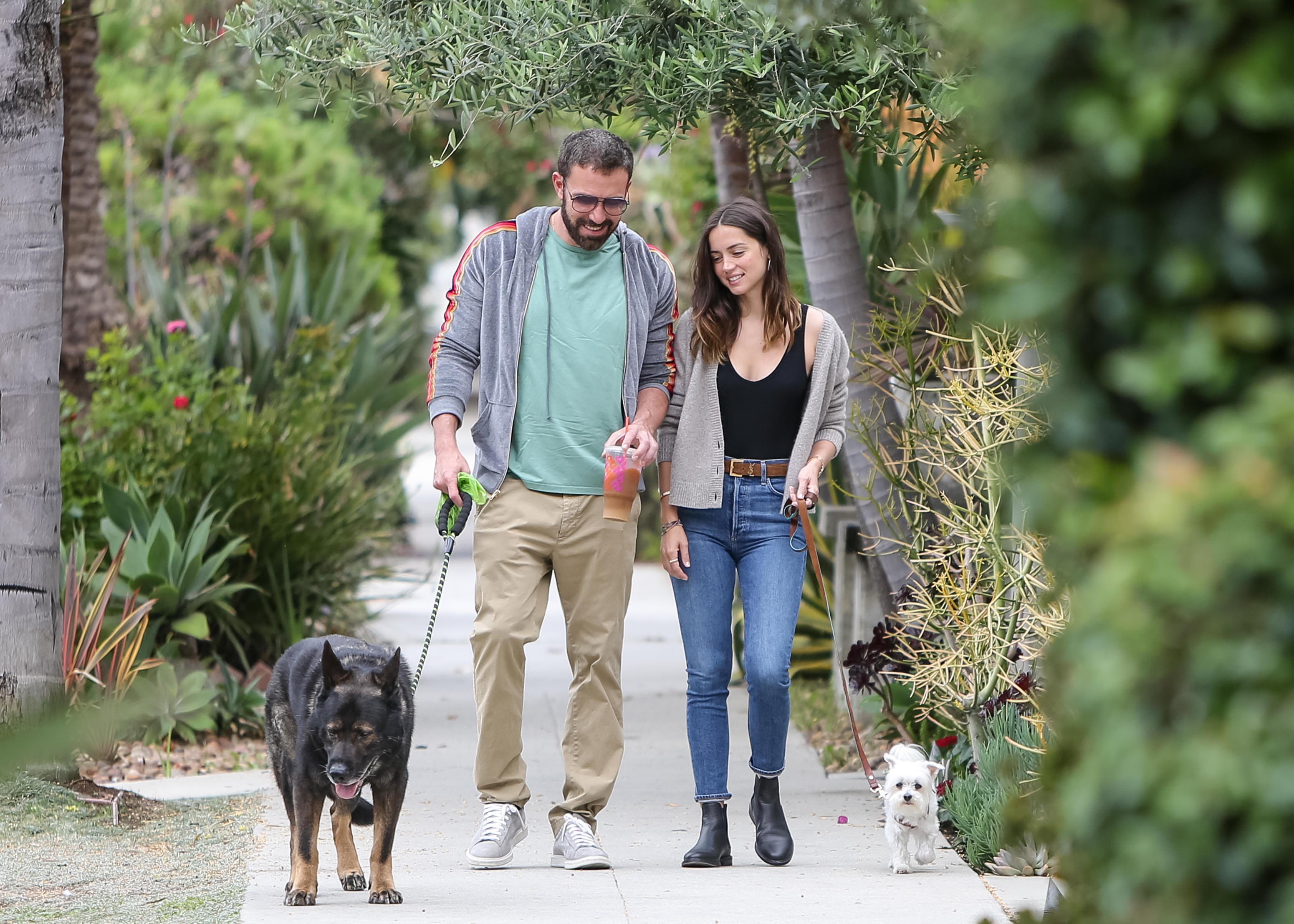 Ana de Armas and Ben Affleck