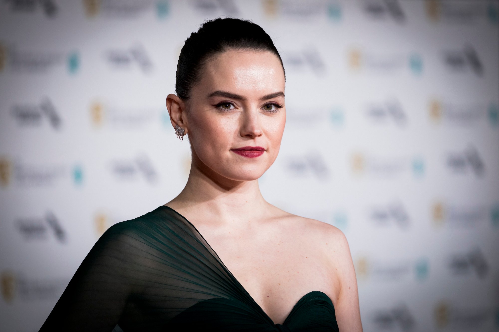 Daisy Ridley smiling