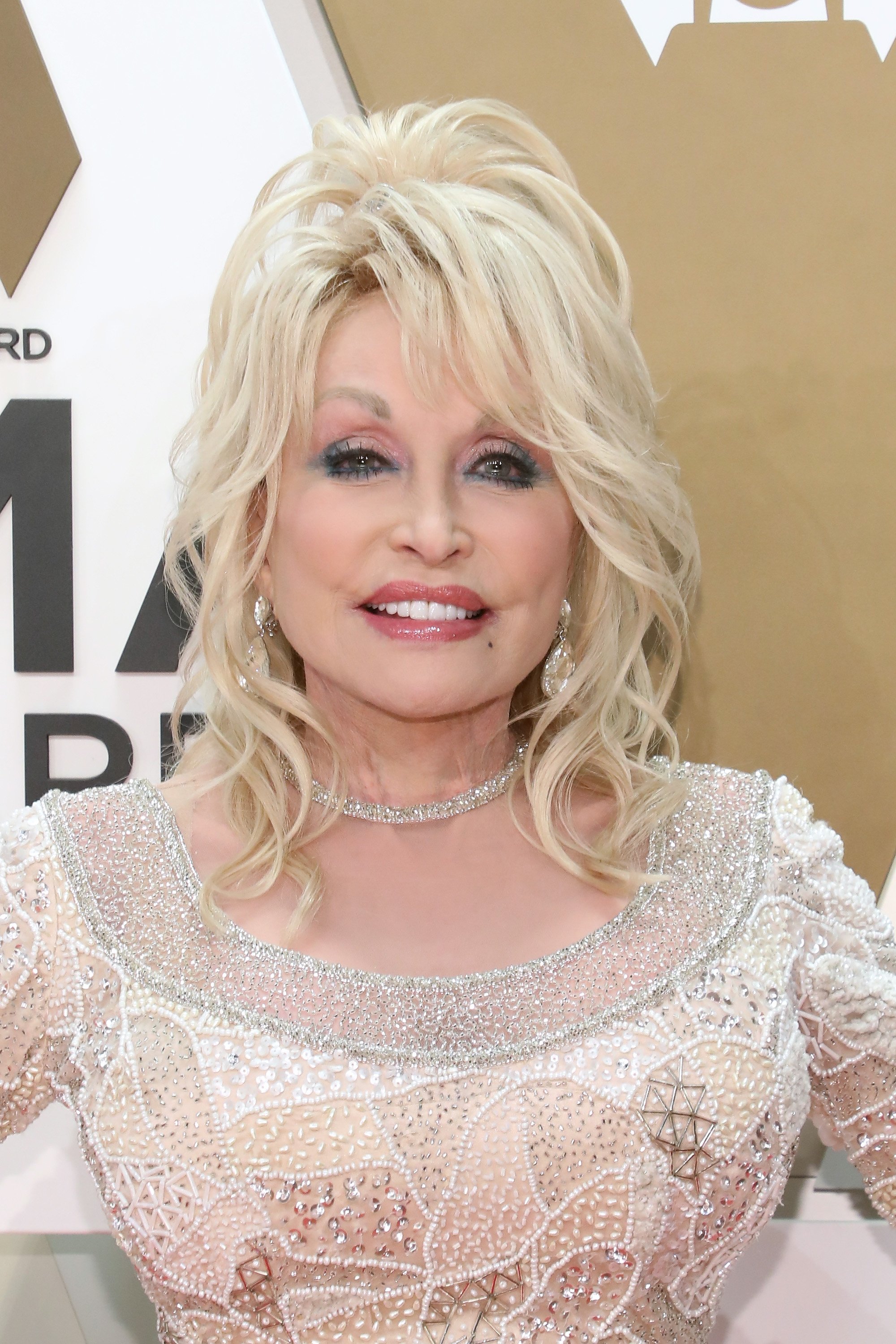 Dolly Parton Reveals What Her Real Hair Looks Like Without a Wig