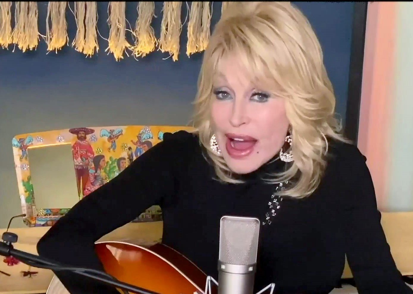 Dolly Parton Reveals What Her Real Hair Looks Like Without a Wig