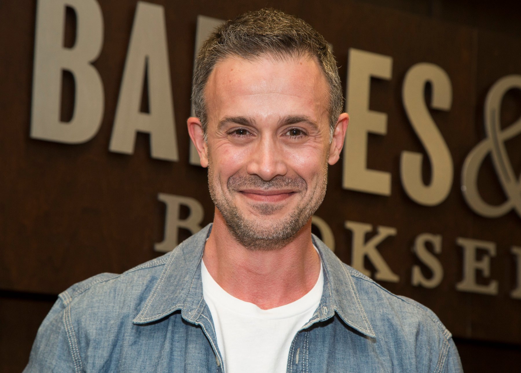 Freddie Prinze Jr. at a book signing for 'Back To The Kitchen'