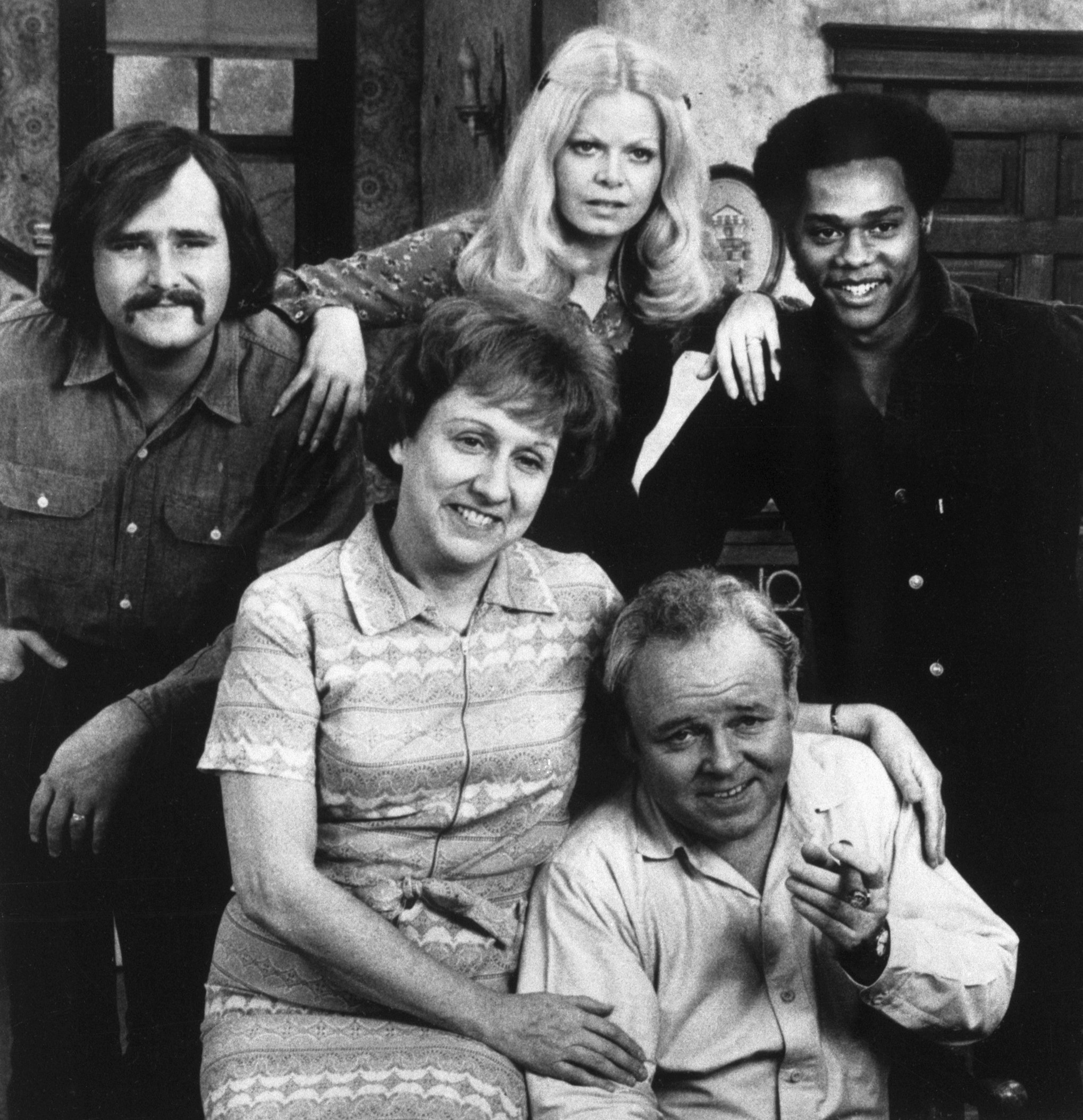 Rob Reiner (left) and the cast of 'All in the Family', 1972