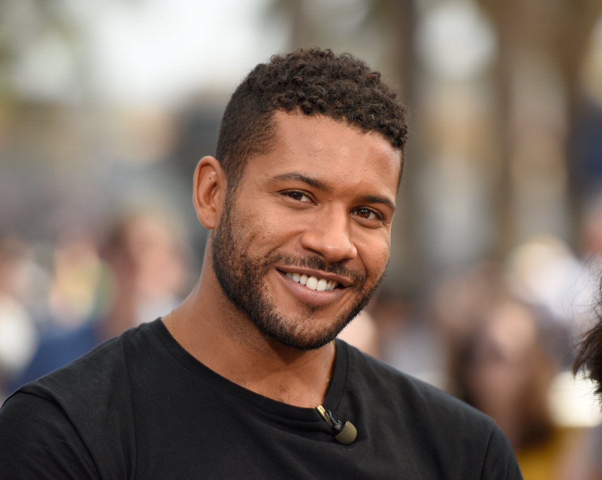 Jeffrey Bowyer-Chapman on "Extra" in 2018