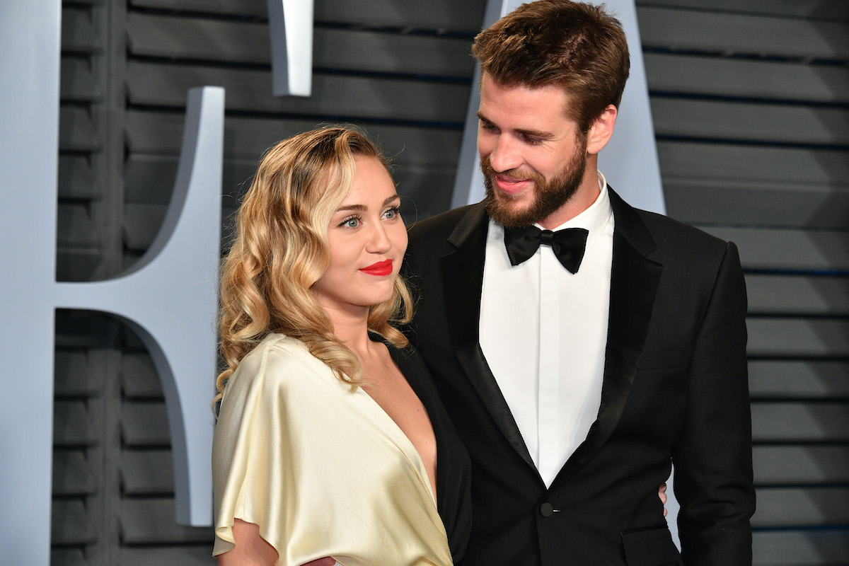 Miley Cyrus (L) and Liam Hemsworth attend the 2018 Vanity Fair Oscar Party hosted by Radhika Jones at Wallis Annenberg Center for the Performing Arts on March 4, 2018 in Beverly Hills, California