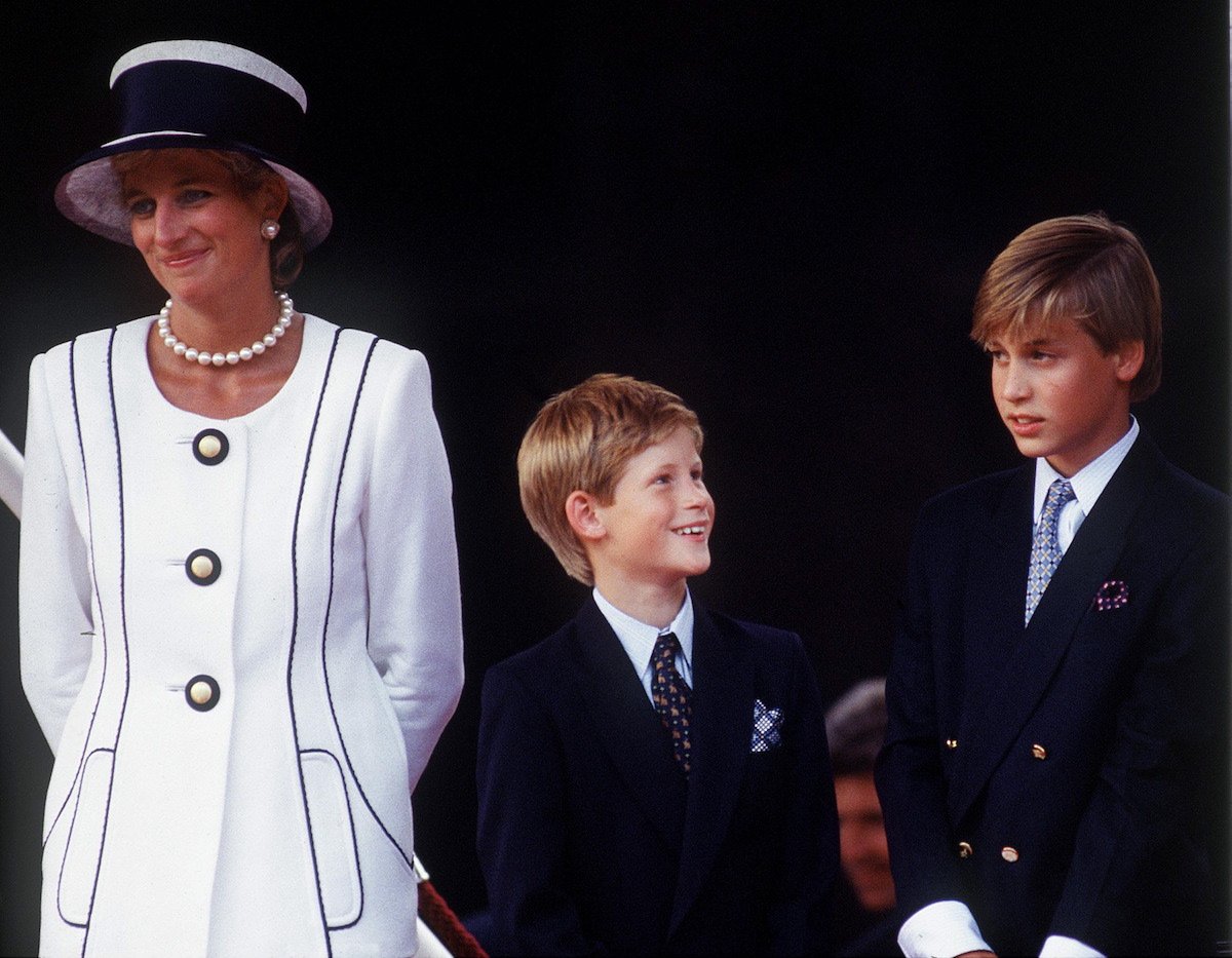 Princess Diana With Prince Harry & Prince William At A Parade To Commemorate The 50th Anniversary Of Vj Day Designer Of Diana's Suit - Tomasz Starzewski