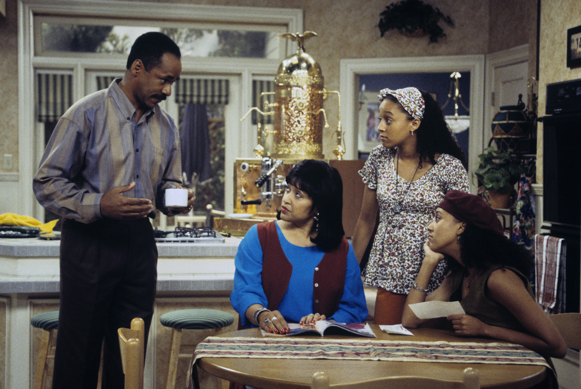 Tim Reid, Jackee Harry, Tamera Mowry, Tia Mowry on 'Sister, Sister'